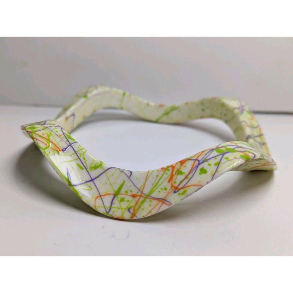 7 Vintage Plastic Bangle Bracelets - image 5